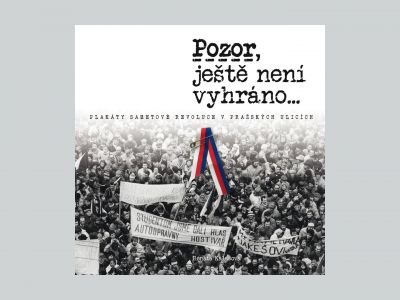 Pozor, ještě není vyhráno… Plakáty sametové revoluce v pražských ulicích
